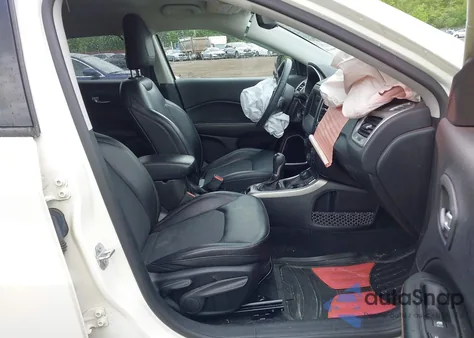 2019 Jeep Compass Latitude 4X4 from USA, damaged, VIN 3C4NJDBB7KT689257